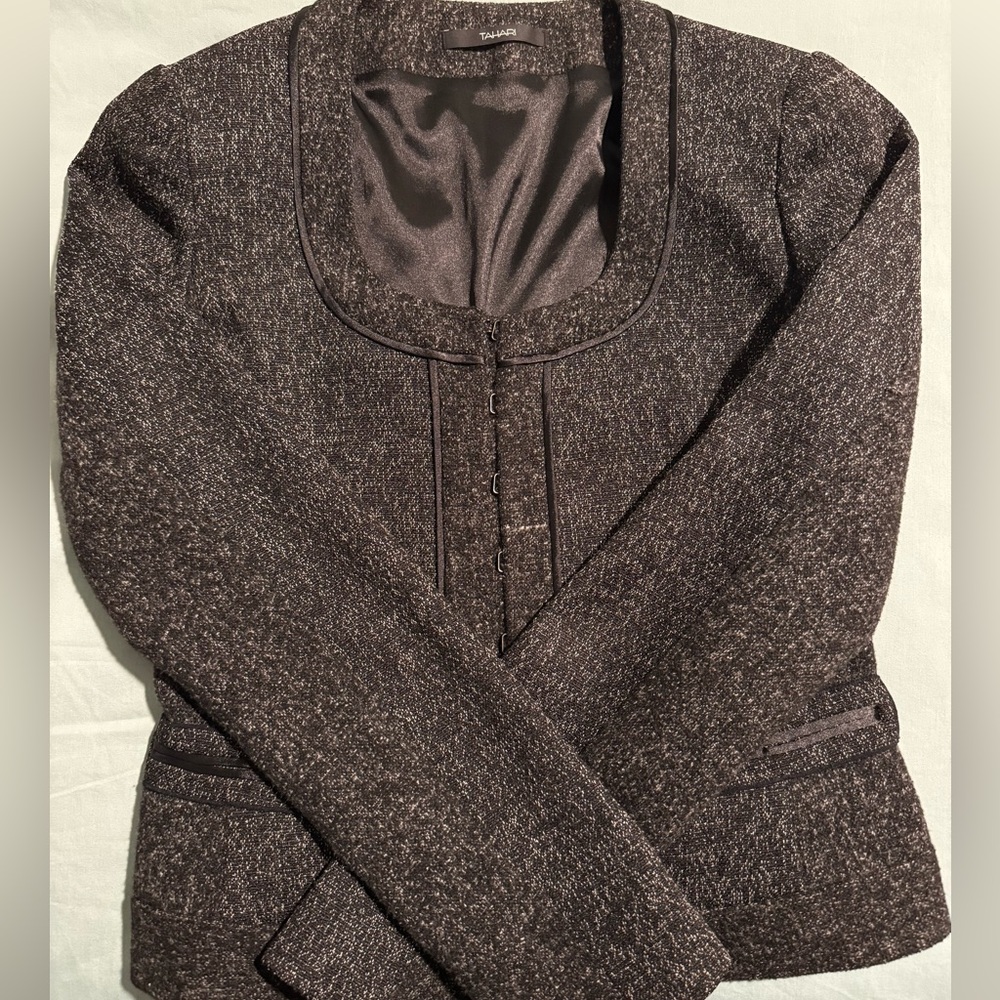Elegant Black Women's Jacket - Picture 2 of 4